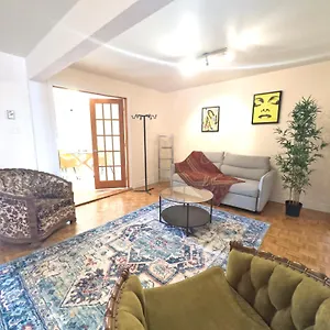 Superb 3 Bed 3mins From Mont-royal Metro Apartment Montreal