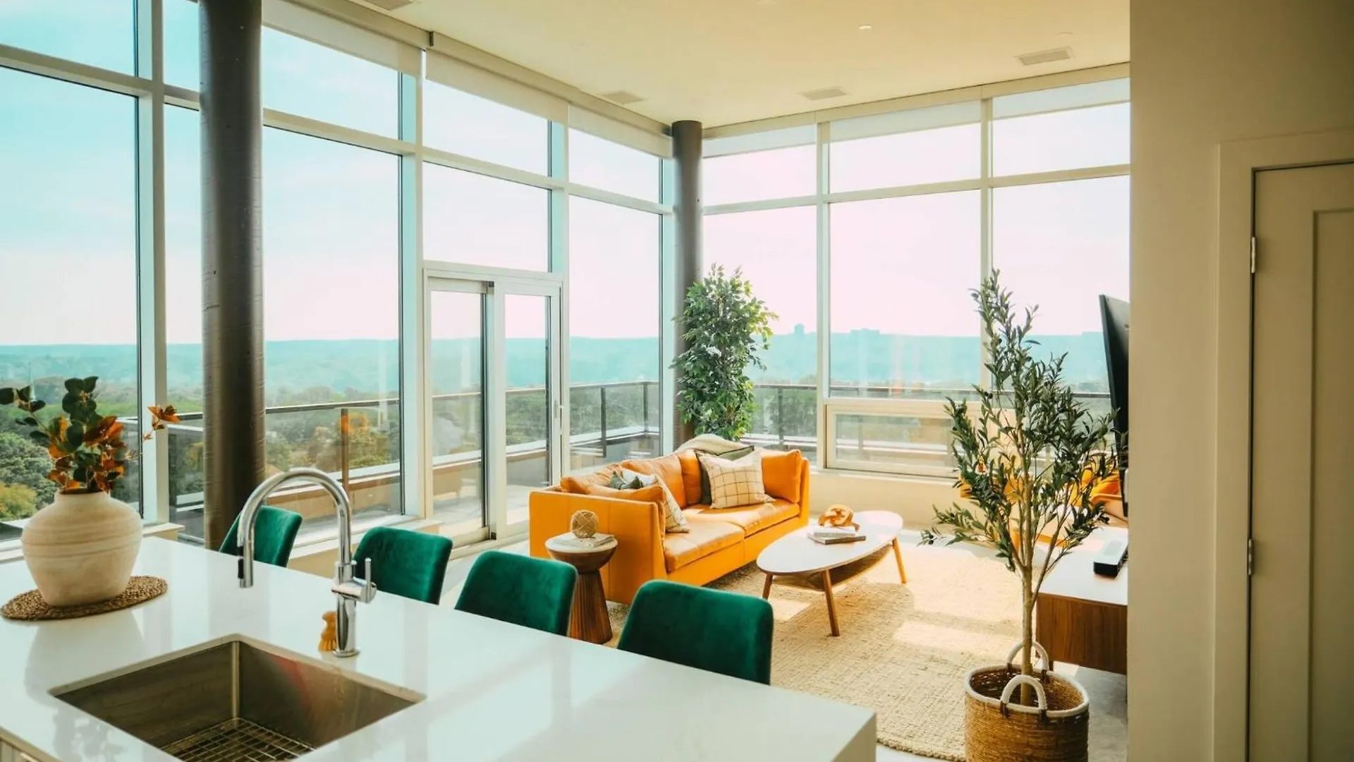 New - Luxury 2Br Penthouse Apt In Central Halifax